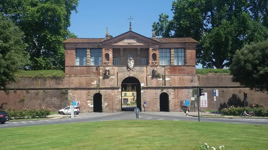 ** Guest house Tangohotel Lucca Italy
