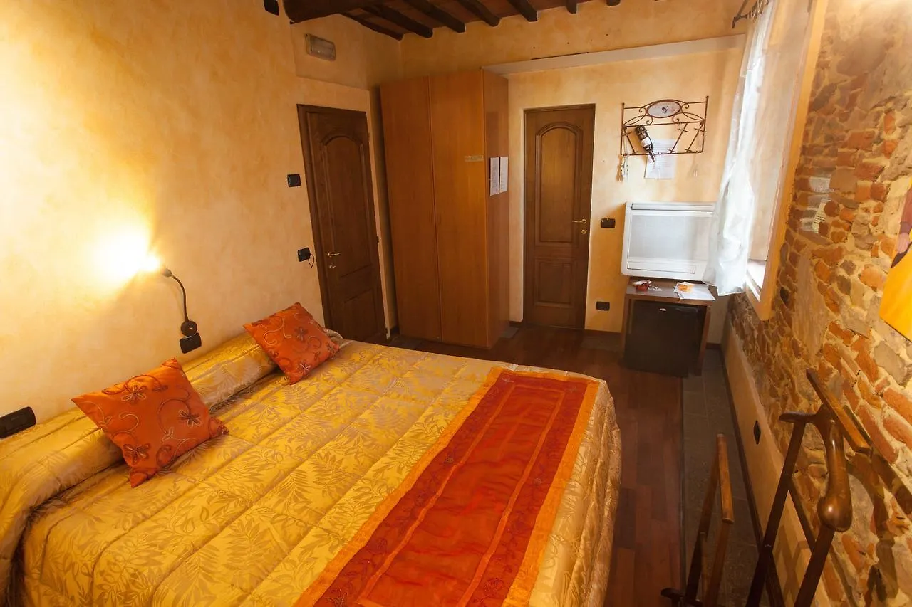 Tangohotel Lucca 2*,